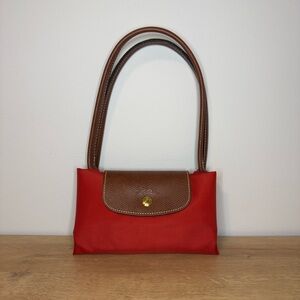 Longchamp Medium Le Pliage Nylon Shoulder Tote red